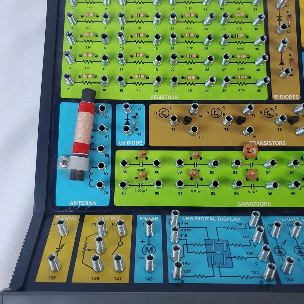 Radio Shack Science Fair 200 In One Electronic Project Lab Kit 28-265
